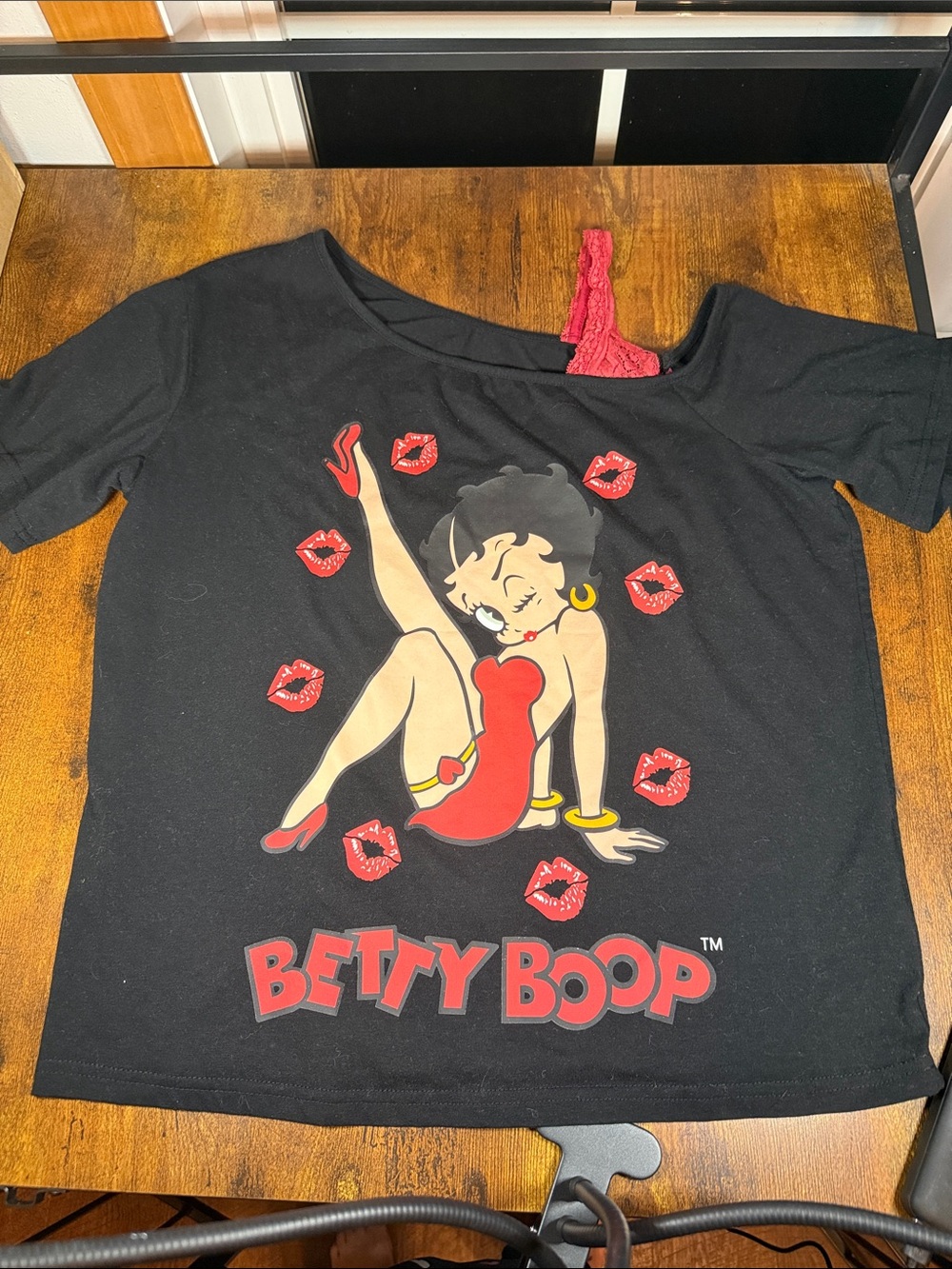 Betty Boop Graphic Tee Medium Black Off Shoulder Lace Strap Top ROMWE